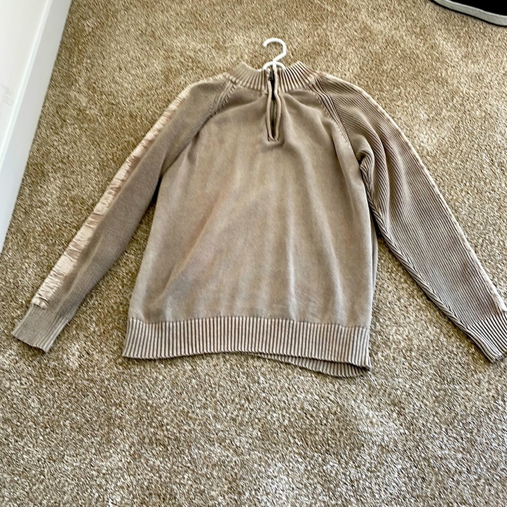 Stylish, athletic fitting quarter zip BKE Sweater. Only worn a couple times!